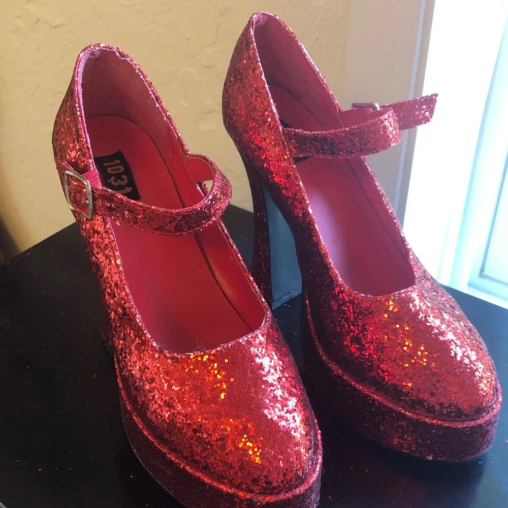 1031 ruby red glitter shoes size 5-6